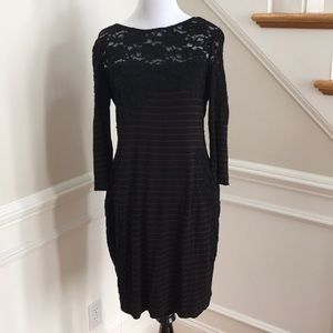 Lace maternity dress
